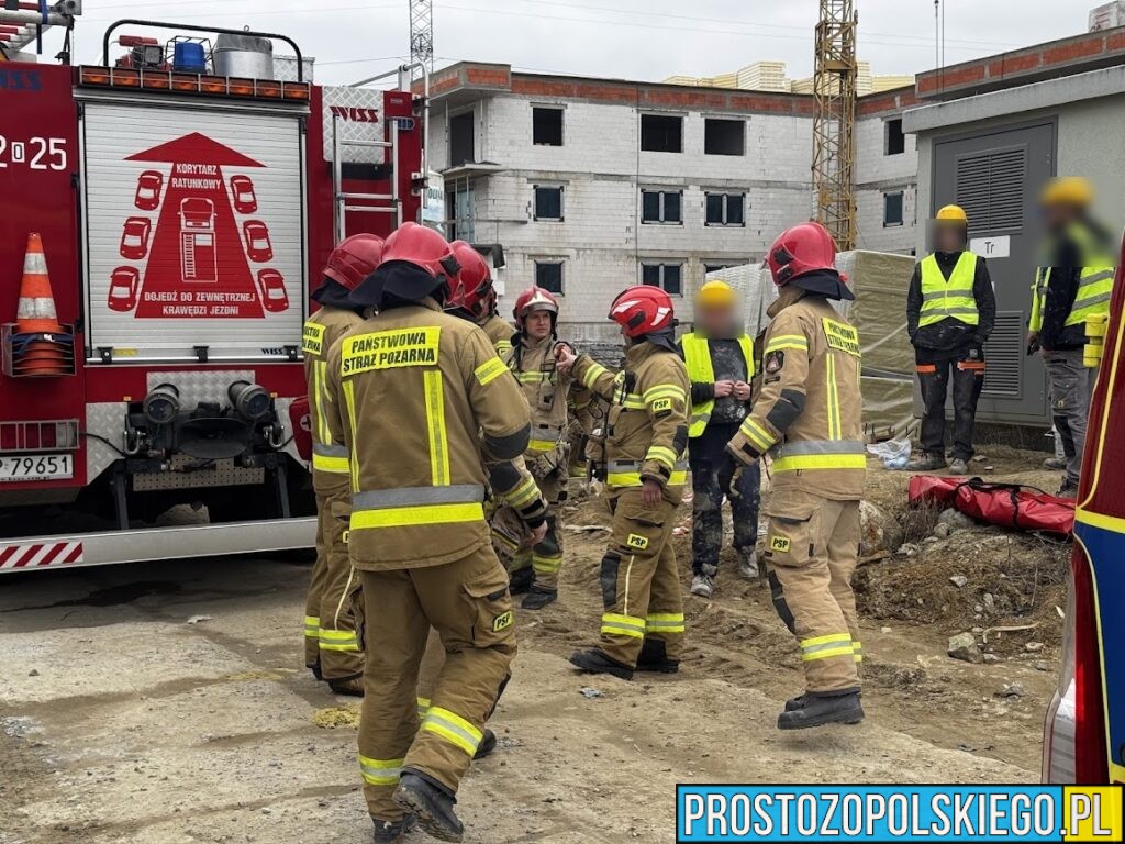 wypadek budowlany, spadł z balkonu, nadział sie na zbrojenie, 