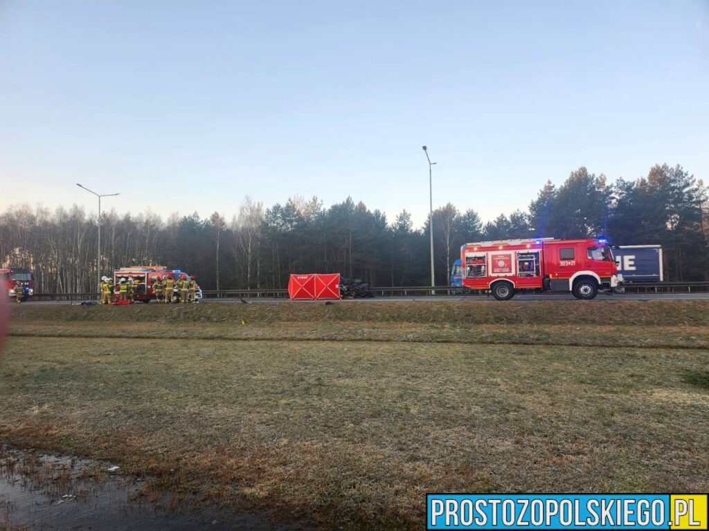 Tragiczny wypadek pod Opolem. Jedna osoba nie żyje , dwie zostały ranne