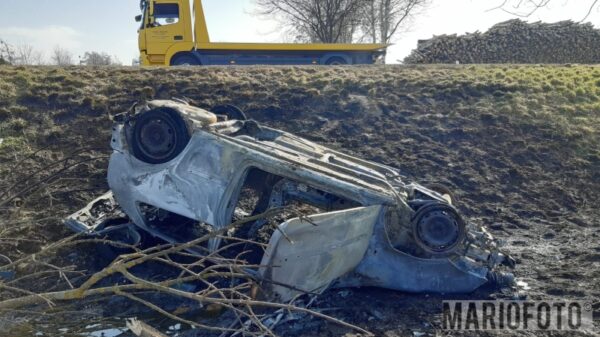 O dużym szczęściu może mówić 24-latka,która miała wypadek w Malerzowicach Wielkich. Volkswagen polo doszczętnie się spalił po dachowaniu w rowie