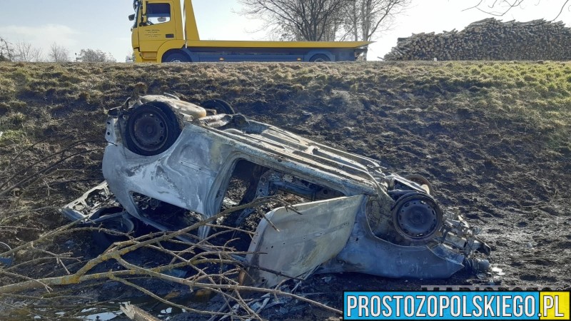 O dużym szczęściu może mówić 24-latka,która miała wypadek w Malerzowicach Wielkich. Volkswagen polo doszczętnie się spalił po dachowaniu w rowie