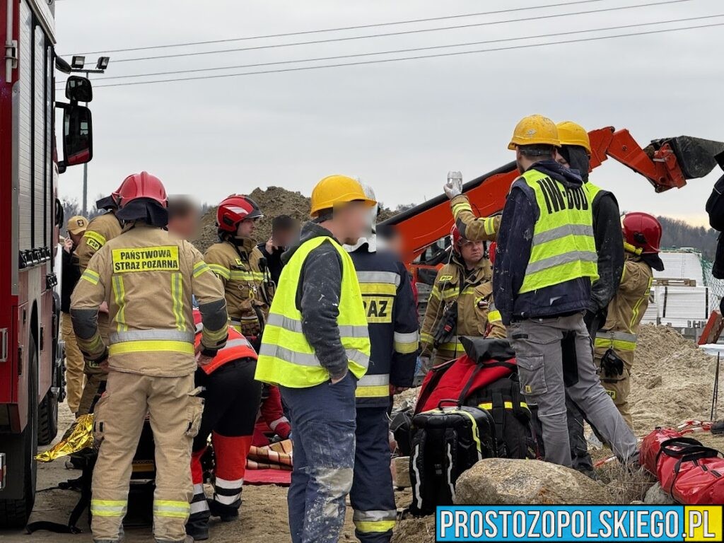 wypadek budowlany, spadł z balkonu, nadział sie na zbrojenie, 