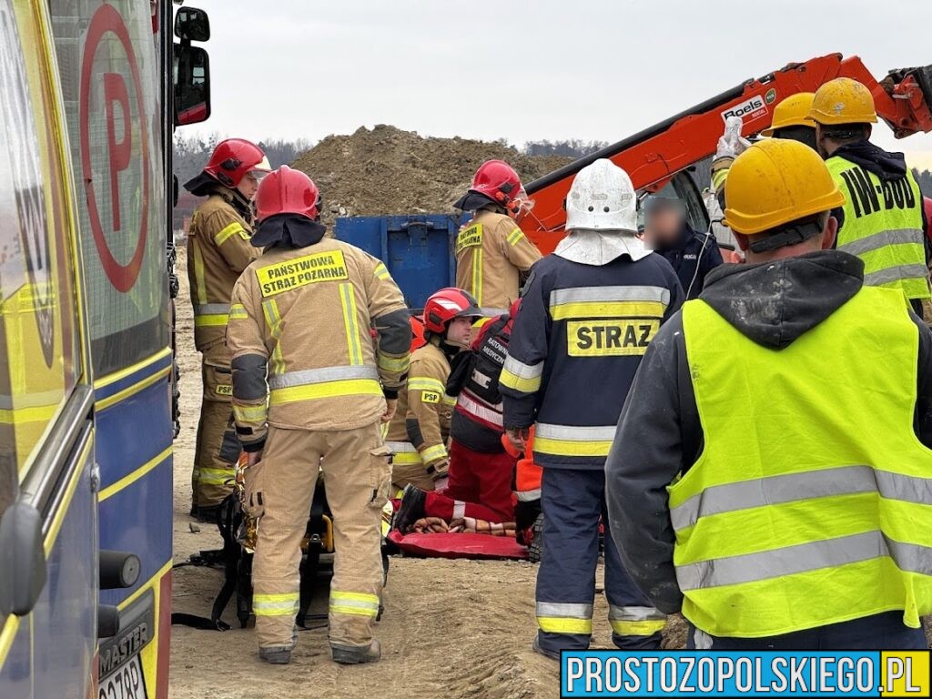 wypadek na budowie, wypadek budowlany, mężczyzna wypadł z balkonu, mężczyna nadział sie na pręt zbrojeniowy, mężczyna wbił sie na pręt zbrojeniowy, poważny wypadek na budowie, spadł z balkonu na pręt zbrojeniowy, 