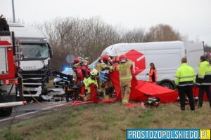 Wypadek na obwodnicy Opola. Kierujący busem czołowo zderzył się z ciężarówką. Na miejscu lądował LPRprostozopolskiego, prosto z opolskiego, prosto z opolskiego z ostatniej chwili, wiadomości opole, wiadomości z opolskiego, 